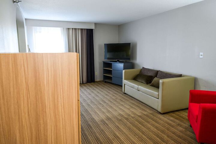 Room 35 of 60