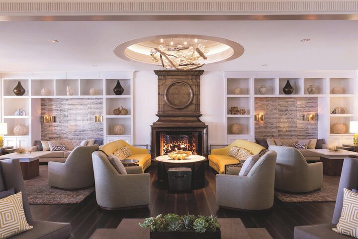 Lounge 72 of 88