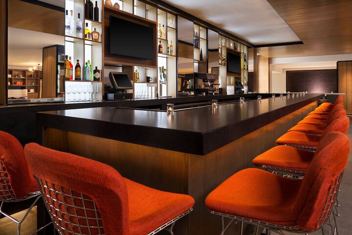 Lounge 54 of 60