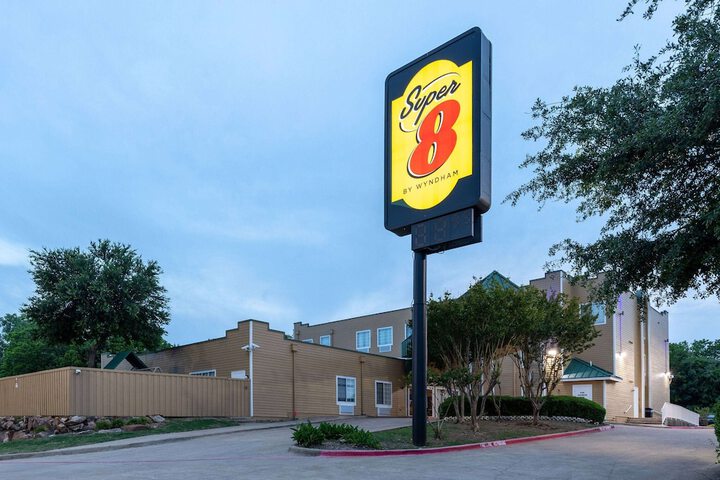 Super 8 by Wyndham Garland / Rowlett/East Dallas Area