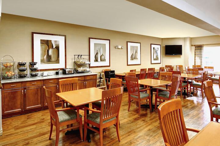Phoenix Inn Suites - Albany