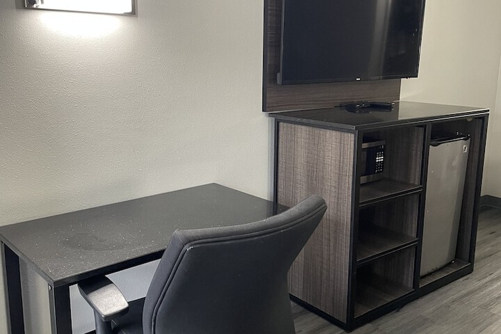 Room 14 of 16