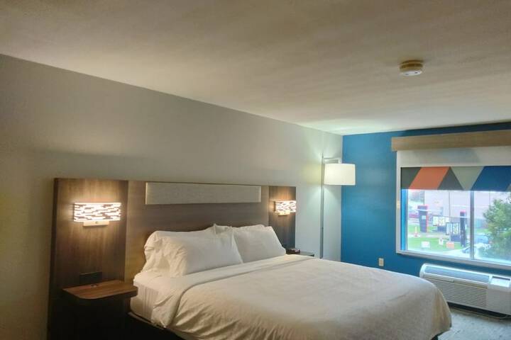 Room 16 of 30