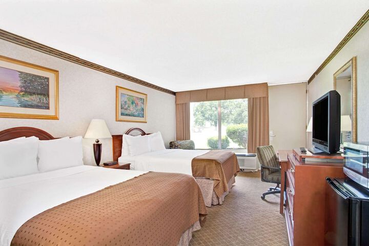 Room 5 of 16