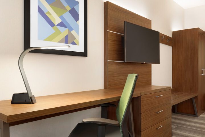Room 13 of 27