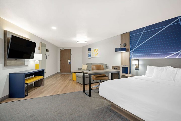 Room 8 of 32