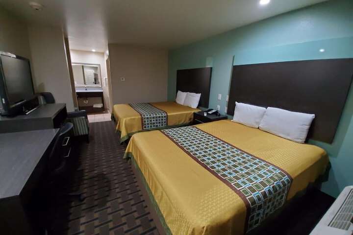 Room 13 of 37