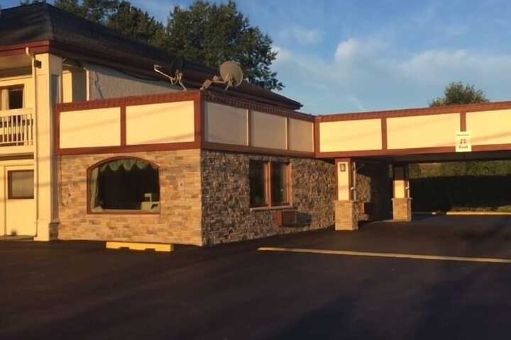 Days Inn by Wyndham Queensbury / Lake George