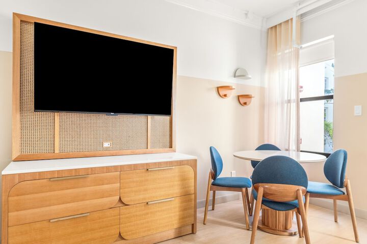 Room 16 of 52