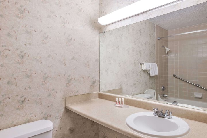 Ramada by Wyndham Watertown / Thousand Islands NY