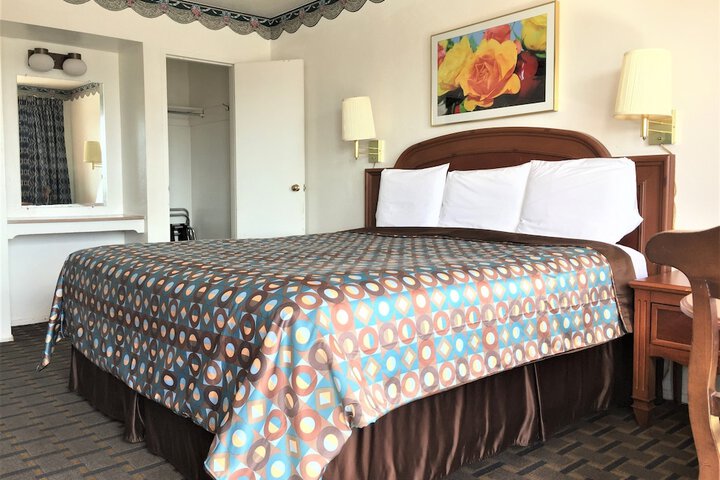 Room 5 of 19