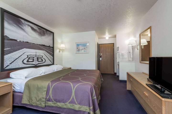 Room 10 of 19