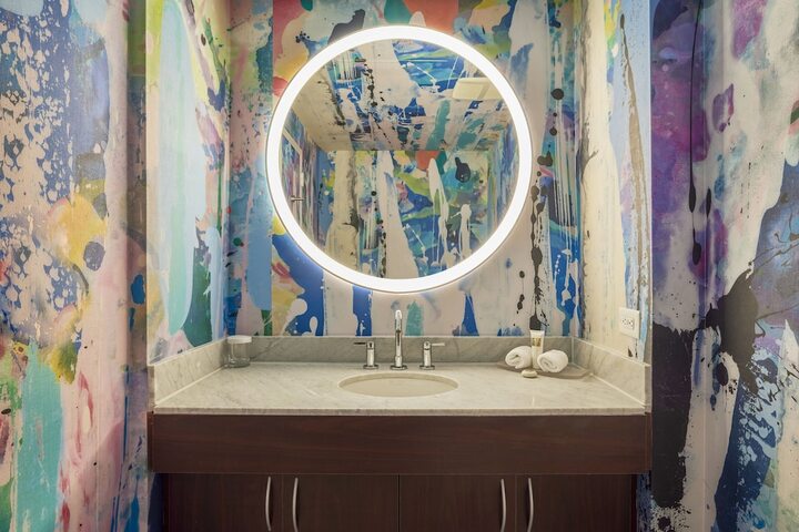 Room 23 of 61
