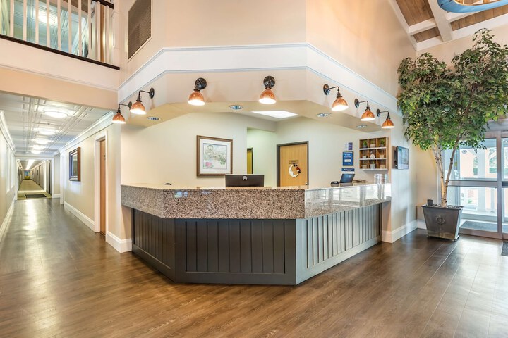 Best Western Plus University Park Inn & Suites
