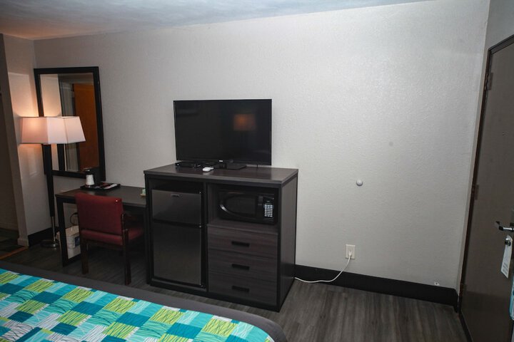 Room 16 of 28