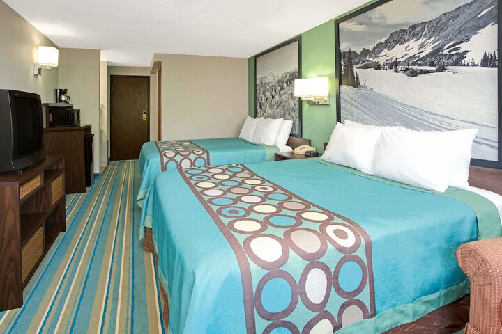 Room 8 of 18