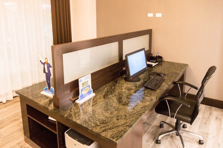 Business Center 29 of 29