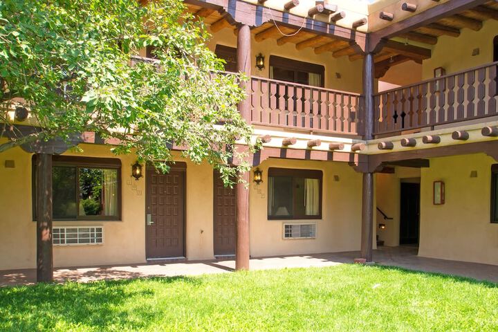 Sagebrush Inn & Suites