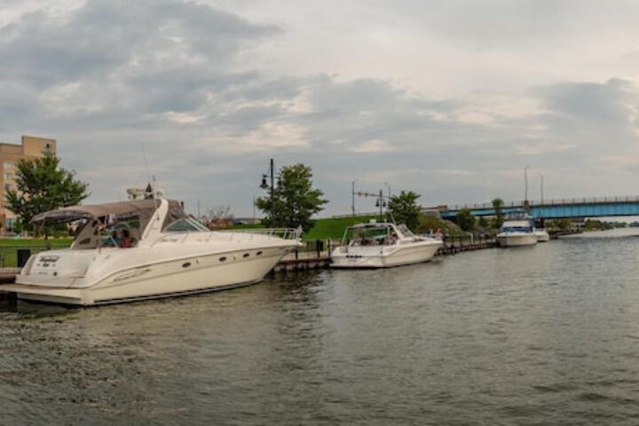 DoubleTree by Hilton Bay City - Riverfront