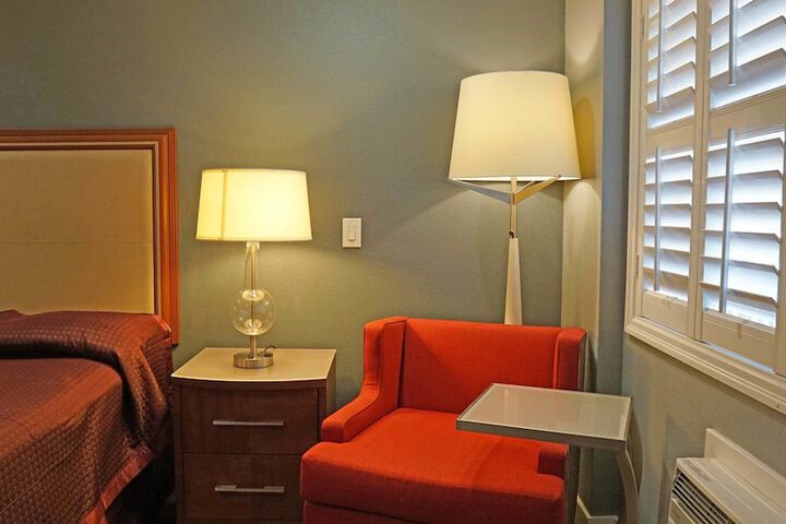 Room 4 of 19