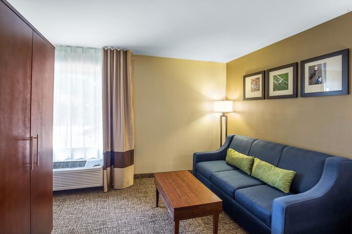 Room 13 of 33