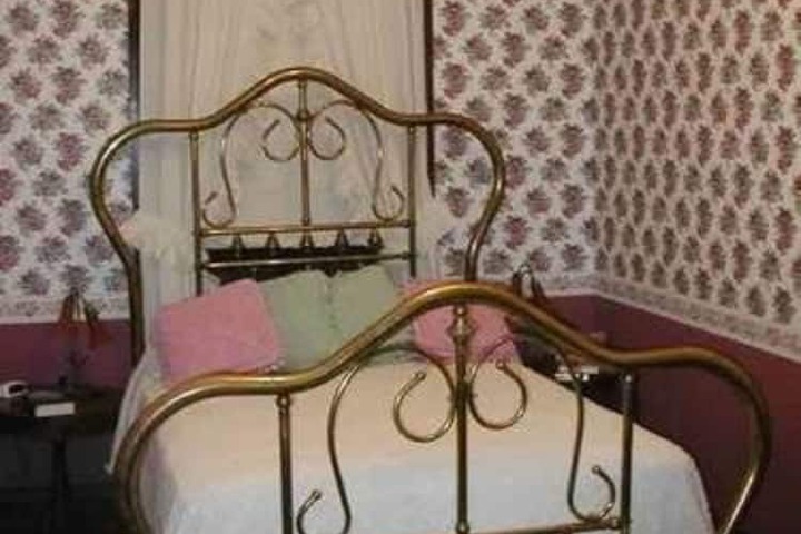 Room 4 of 25