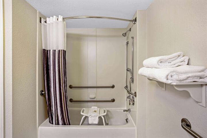Room 32 of 53