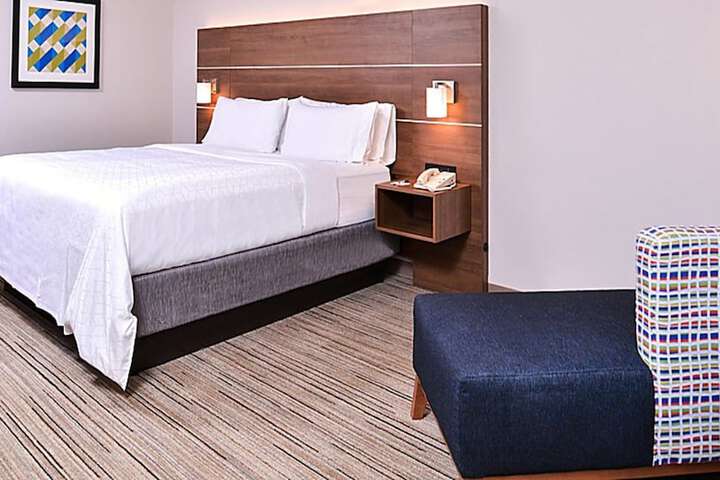 Room 42 of 60