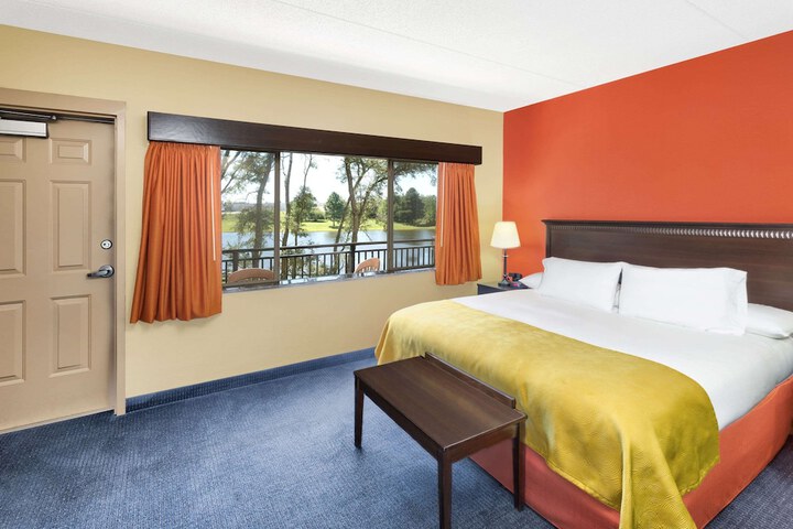 Room 13 of 24