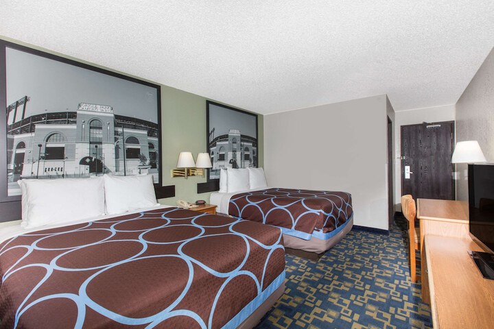 Room 13 of 16