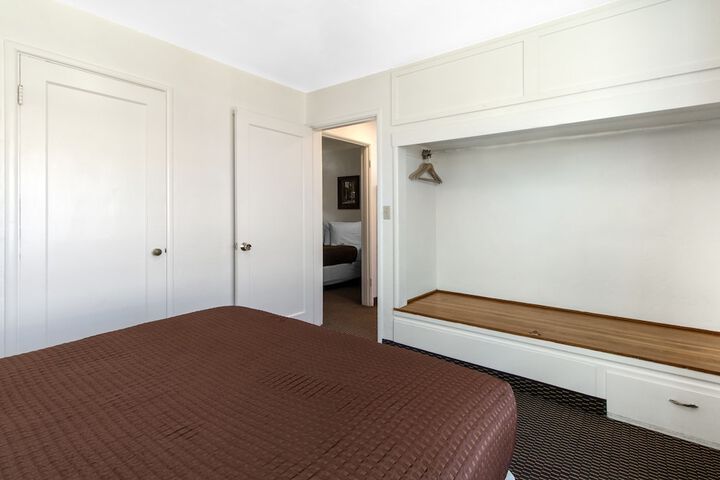 Room 16 of 34