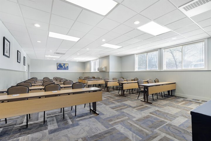 Best Western Plus Windjammer Inn & Conference Center