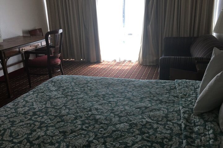 Room 27 of 35