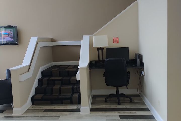 Business Center 34 of 36