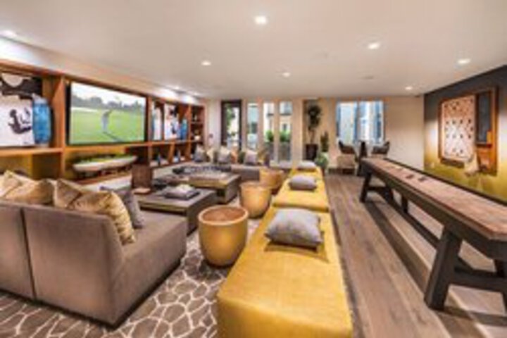 Lounge 49 of 60