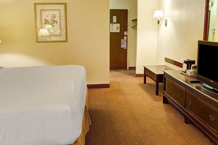 Room 7 of 34