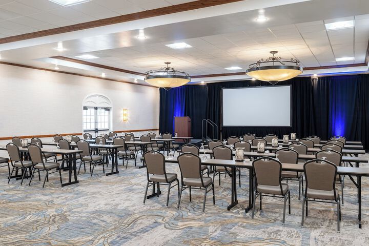 Crowne Plaza Phoenix - Chandler Golf Resort by IHG