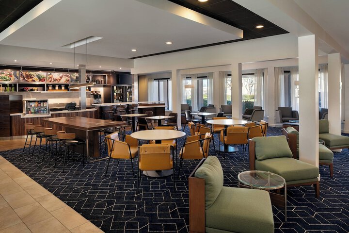 Courtyard by Marriott Bakersfield