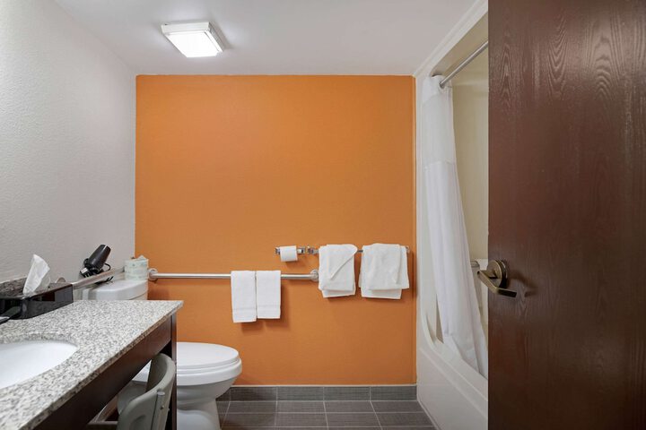 Room 6 of 30