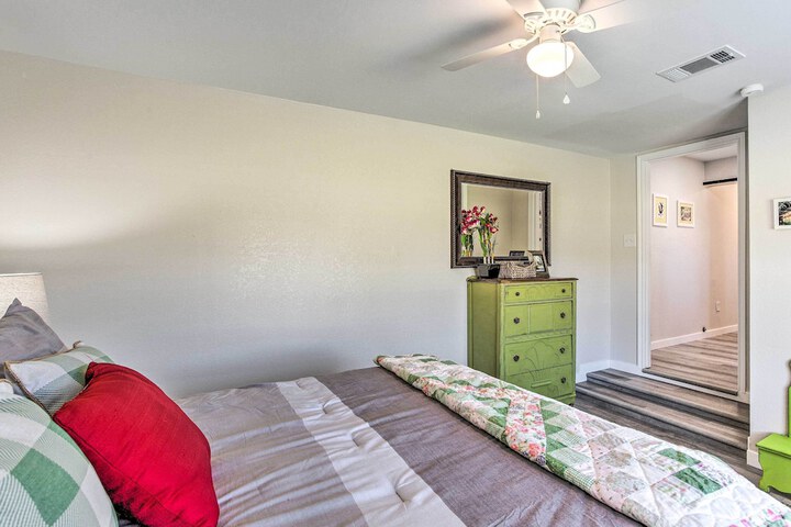 Walk to Cedar Creek Reservoir: Home w / Fire Pit!