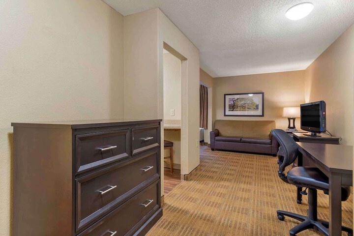 Room 25 of 32