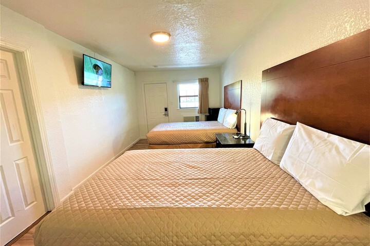 Room 10 of 11