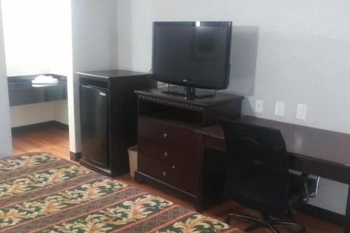 Room 7 of 9