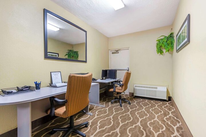 Business Center 35 of 36