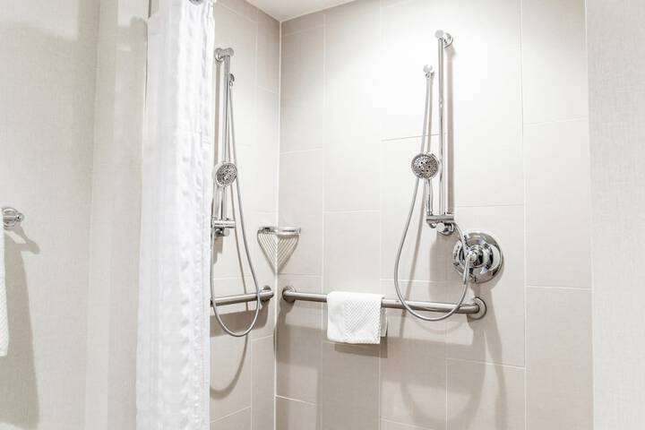 Doubletree by Hilton Pleasant Prairie Kenosha