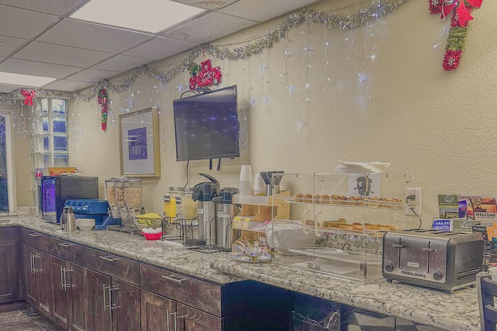Americas Inn & Suite