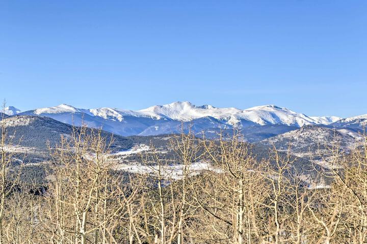 Mountain Views + Hot Tub: Airy Forest Escape!