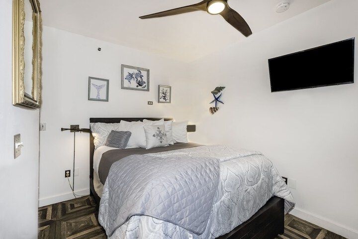 Room 50 of 74