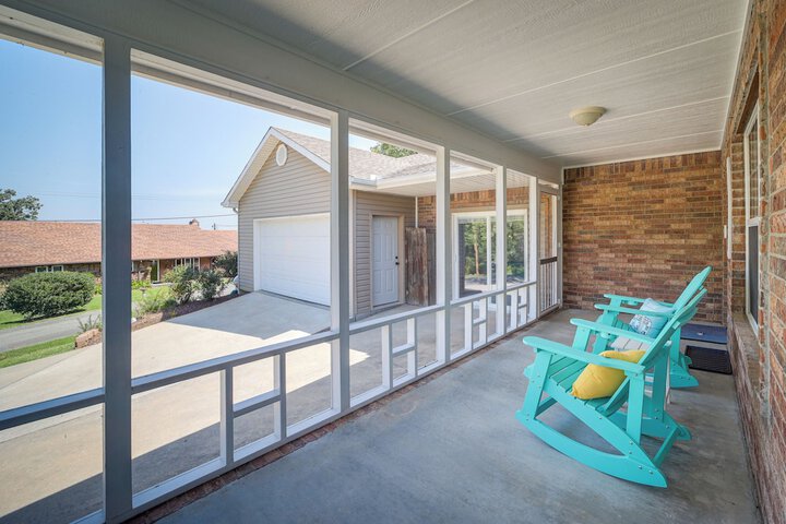 Eufaula Oasis w / Screened Porch: Unwind in Style!