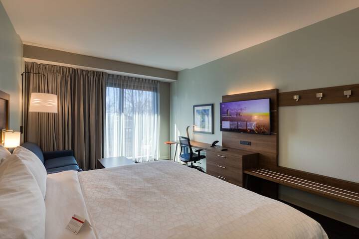 Room 46 of 119